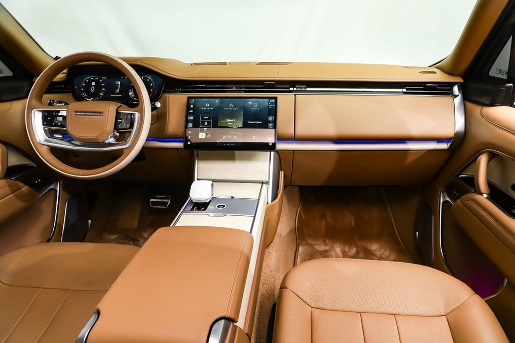 Used 2025  Land Rover SV image 8
