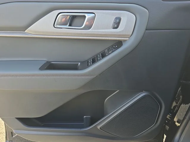 Used 2026 Agate Black Metallic Ford Active image 18