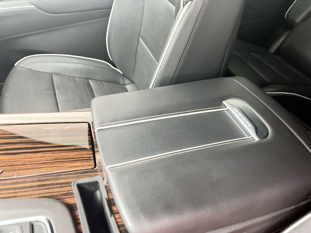 2023 Cadillac Escalade Premium Luxury - Photo 25