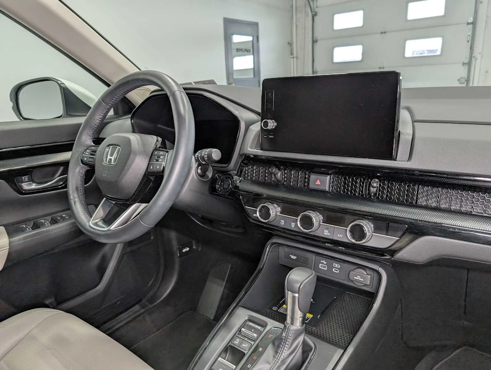 Used 2024 Platinum White Pearl Honda EX-L image 41