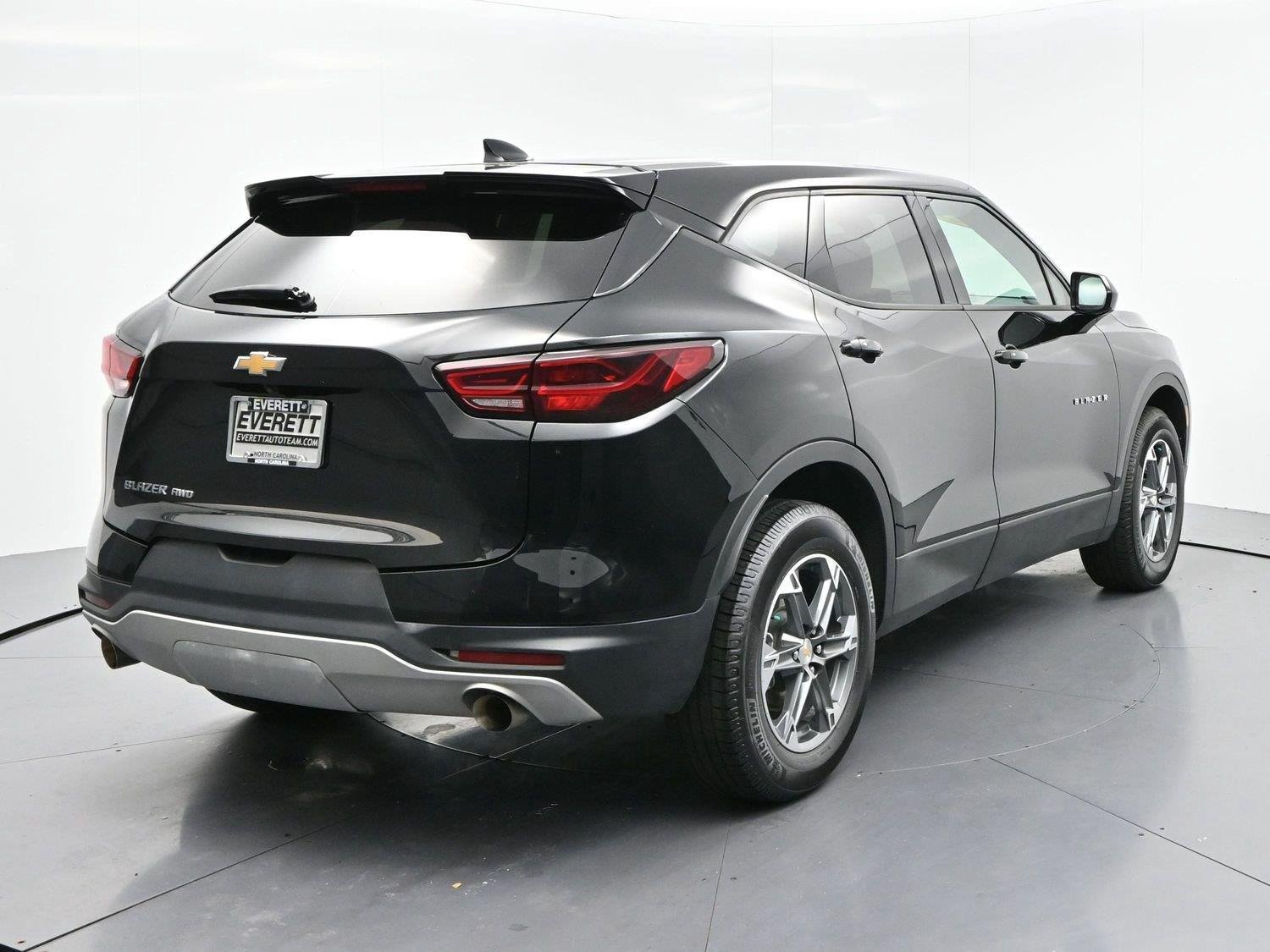 Used 2025 Black Chevrolet 2LT image 3