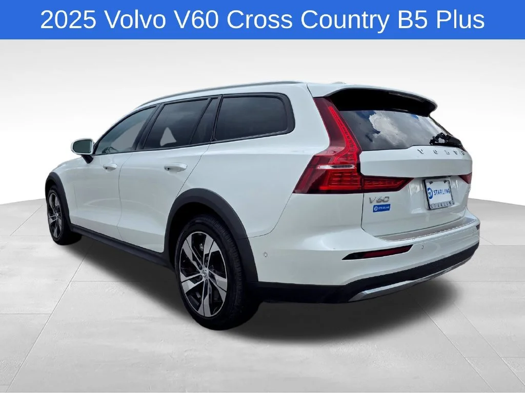 Used 2025  Volvo Plus image 6