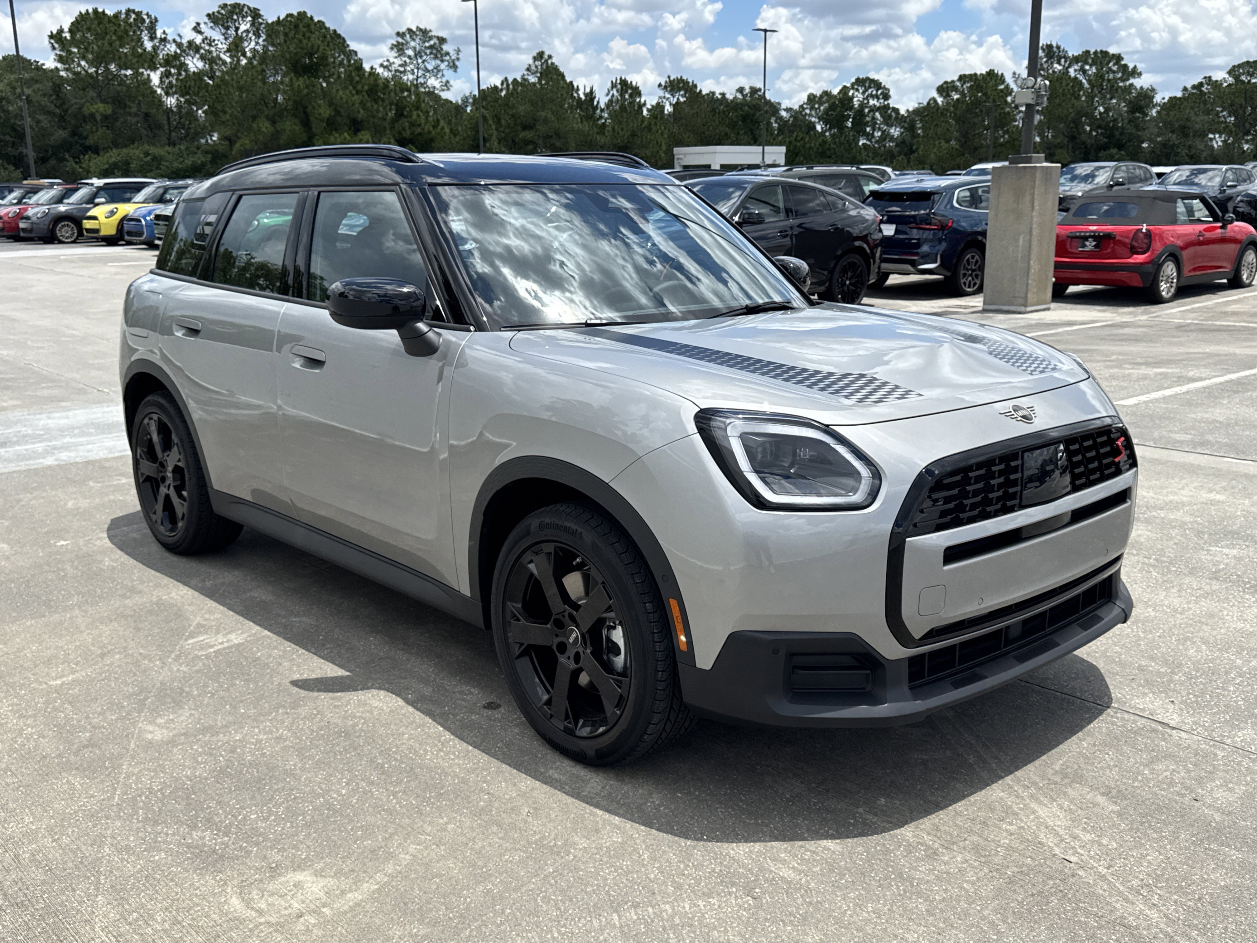 New 2027 Silver MINI Signature Plus image 1