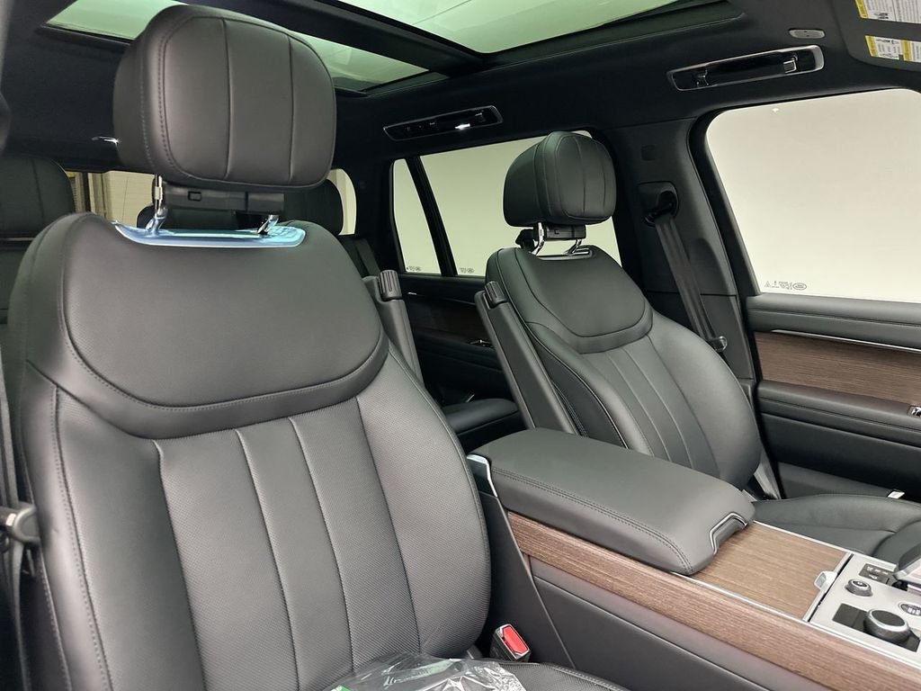 New 2027 Fuji White Land Rover SE image 6
