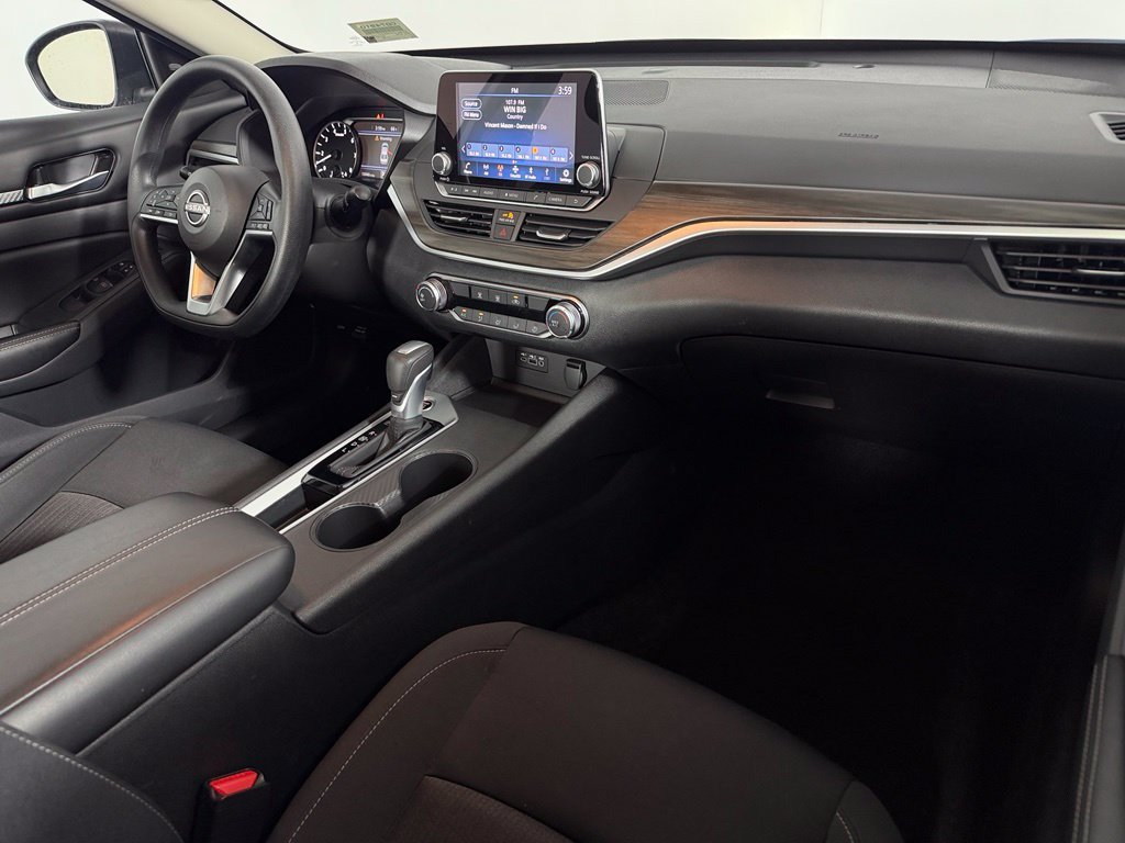 Used 2025 Silver Nissan 2.5 SV image 14
