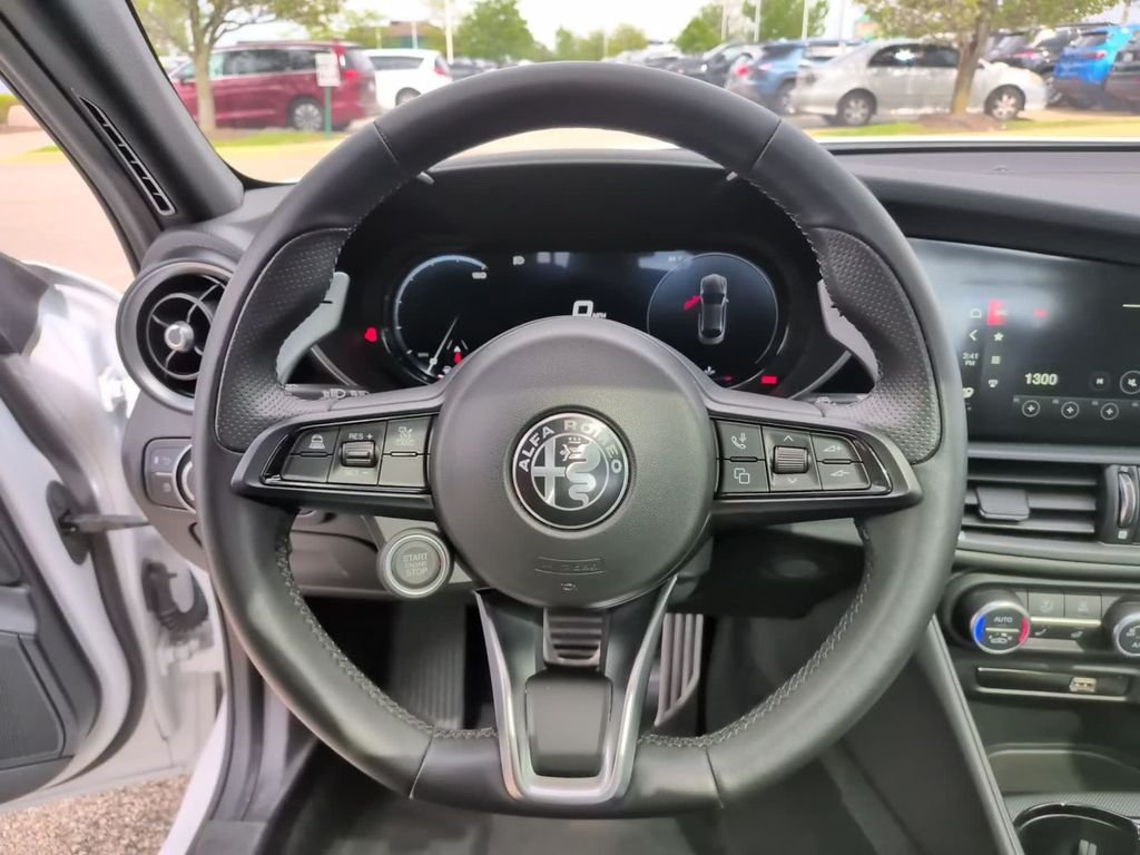 Used 2024 White Alfa Romeo Veloce image 27