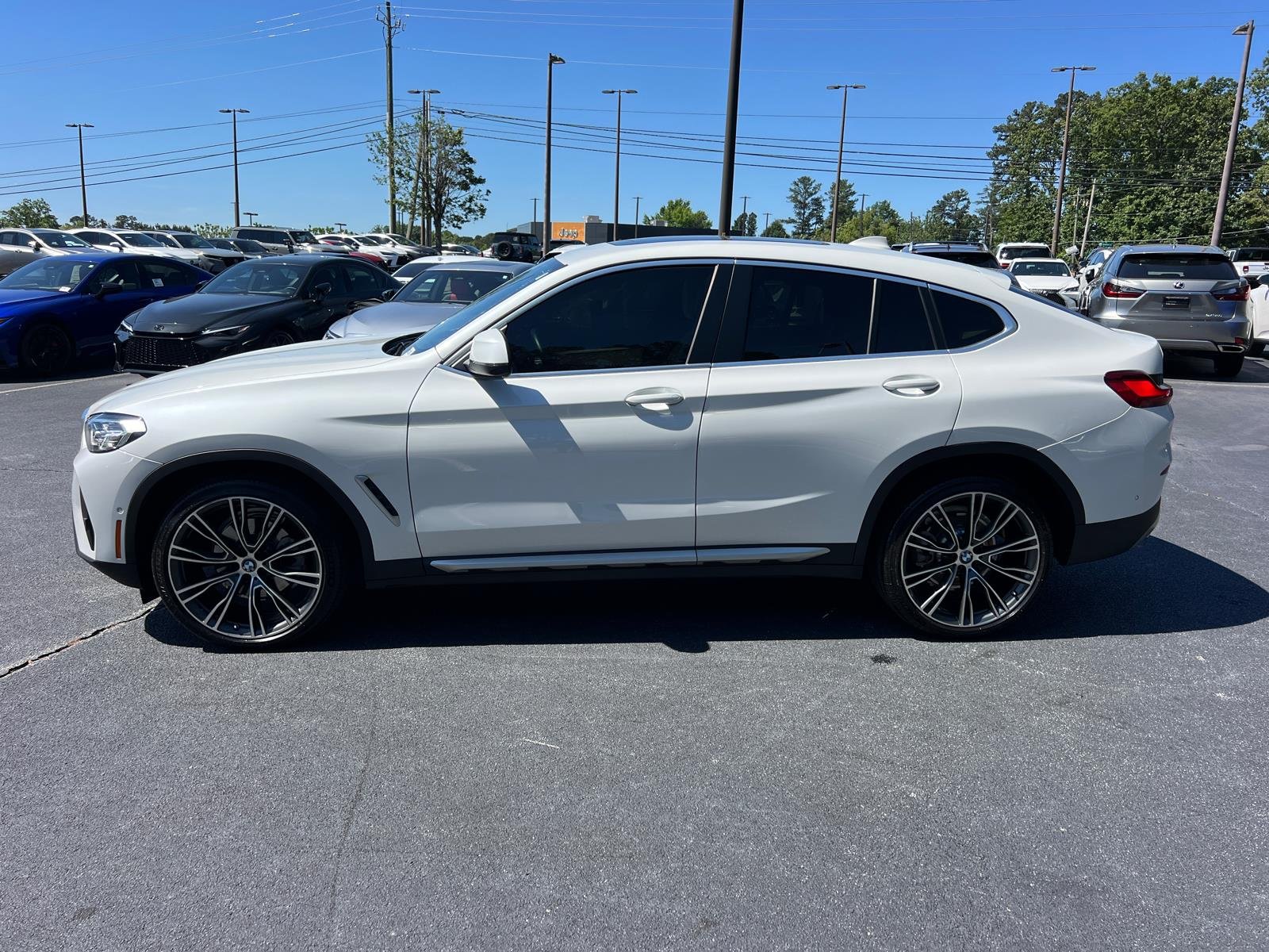 Used 2025 Mineral White Metallic BMW xDrive30i image 8