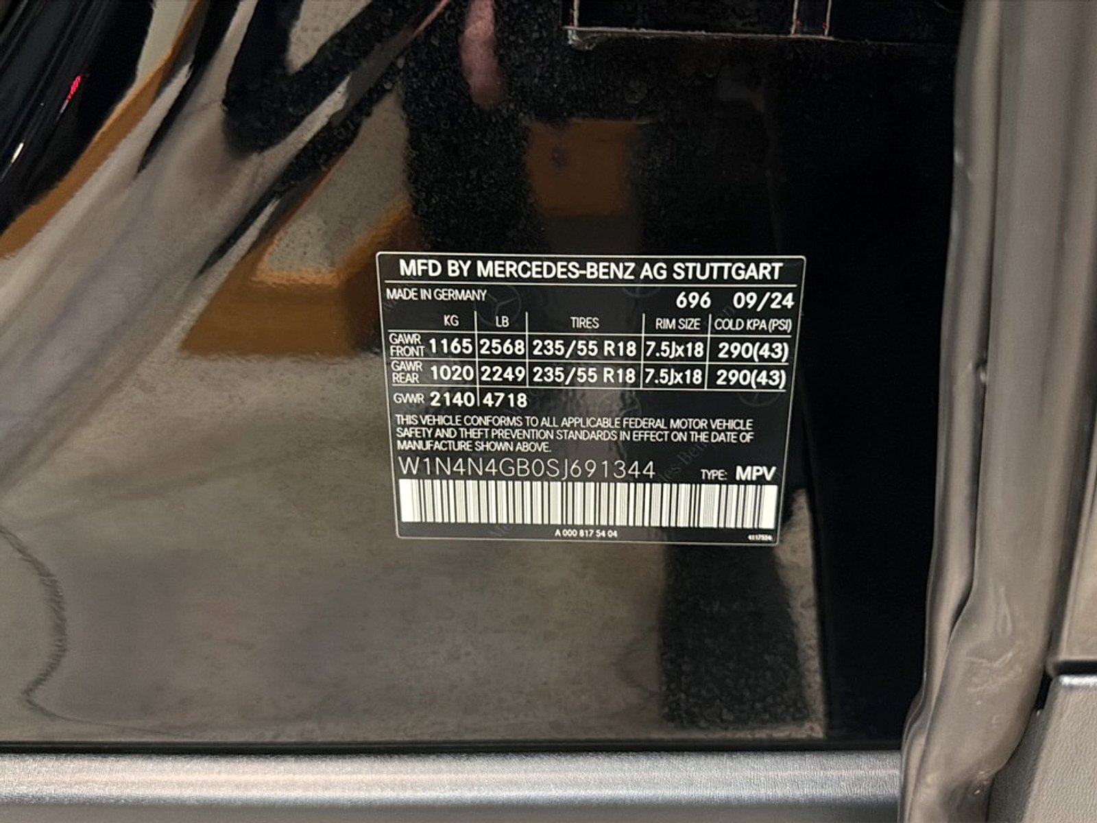 Used 2025 Night Black Mercedes-Benz 4MATIC® image 25