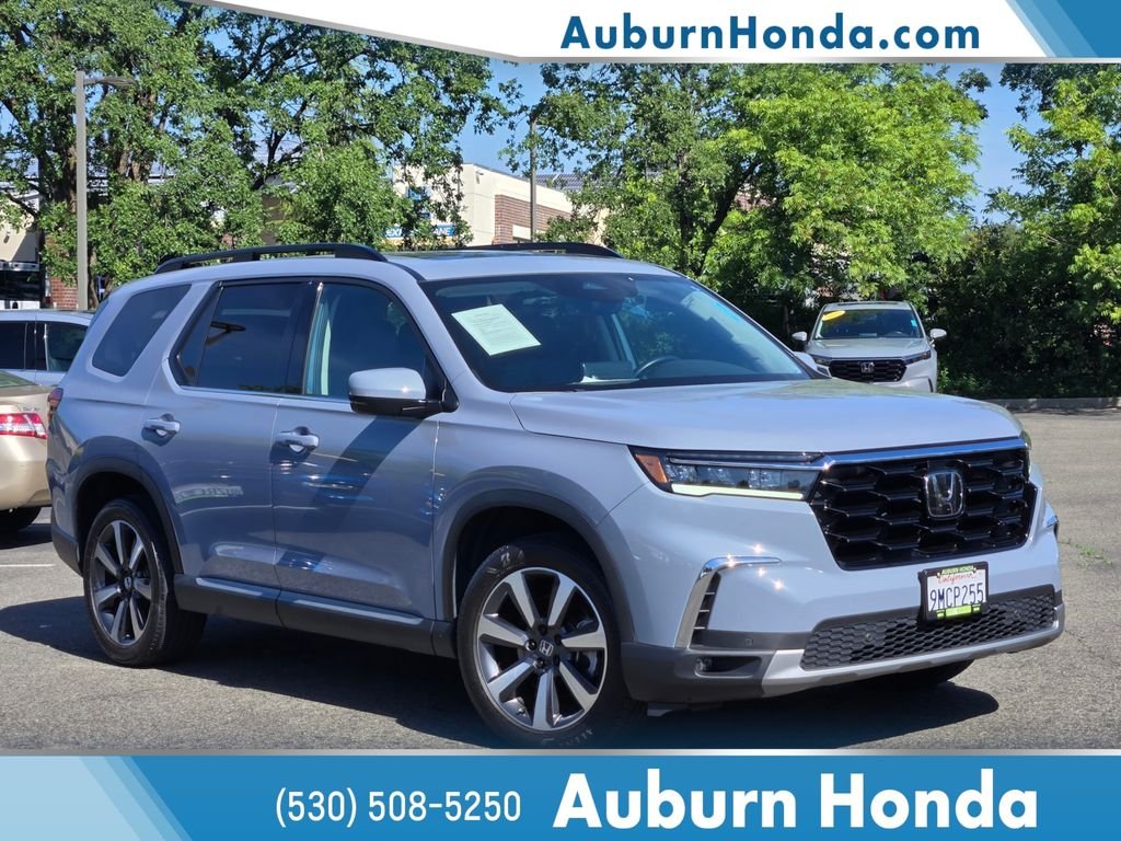 2025 Honda Pilot Touring AWD's photo
