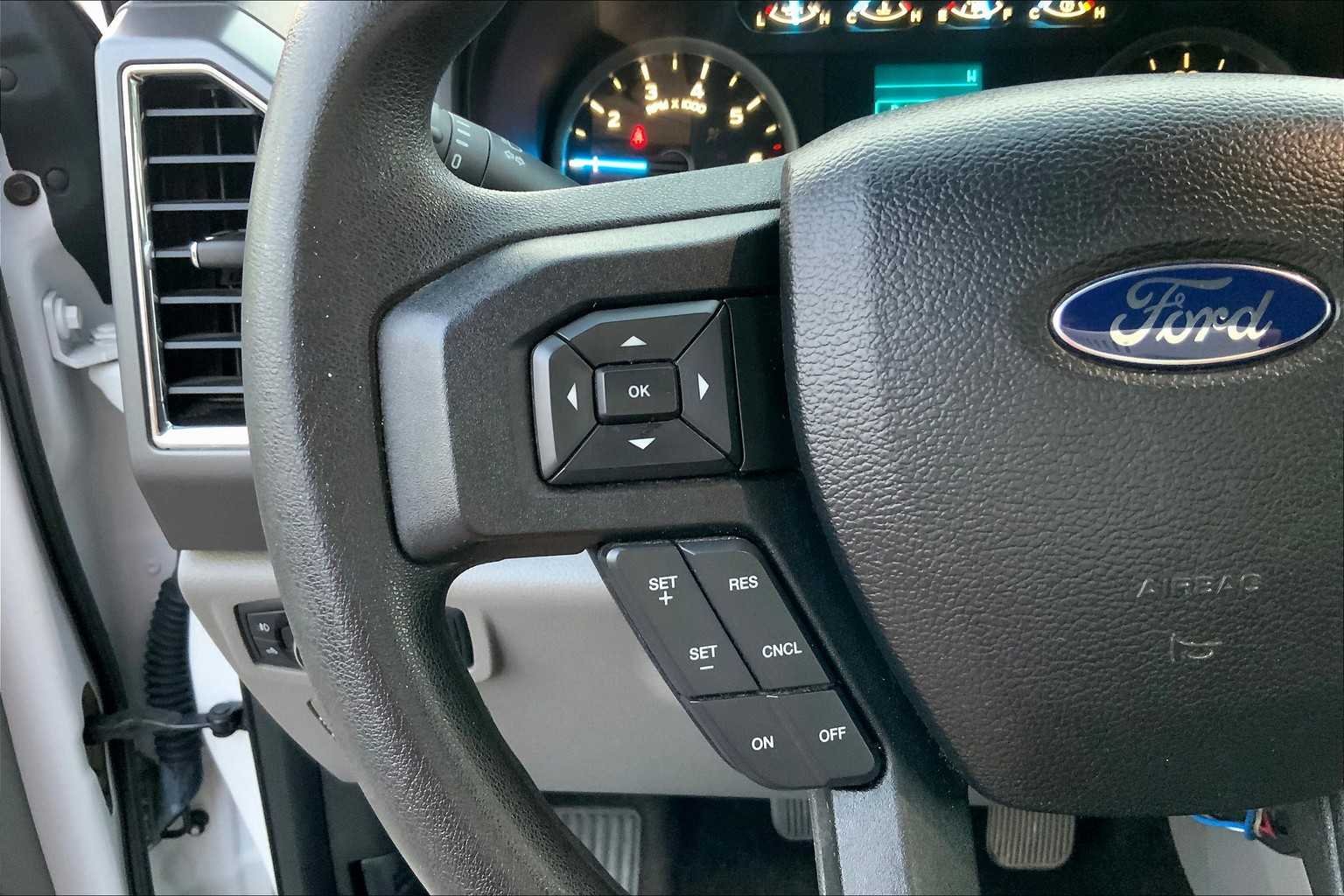 Used 2016 Oxford White Ford XLT image 23