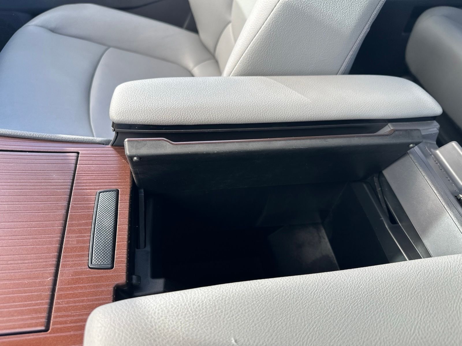 Used 2022 Beige Toyota XLE image 75