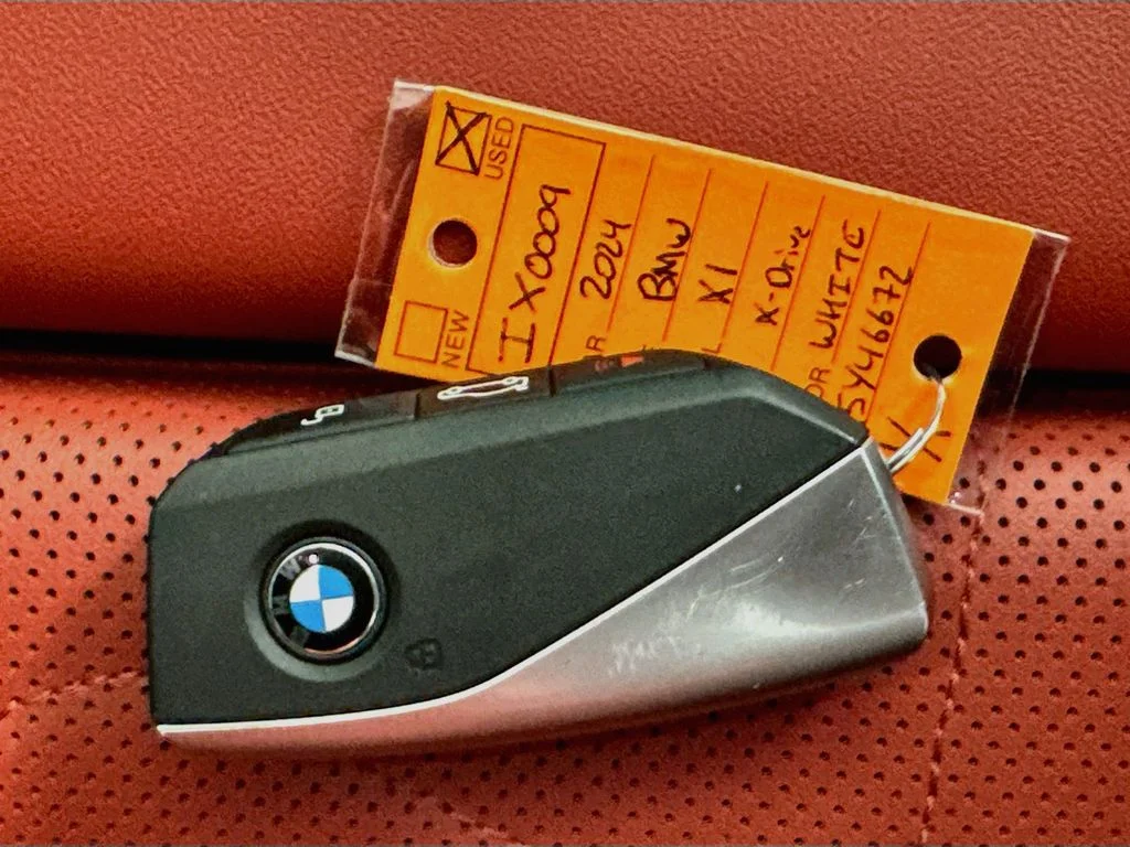 Used 2024 White BMW xDrive28i image 39