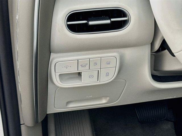 New 2026 White Hyundai Blue SEL Premium 8P image 14