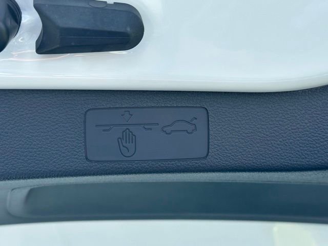 New 2026 Opal White Pearl Volkswagen 1.5T SE image 19