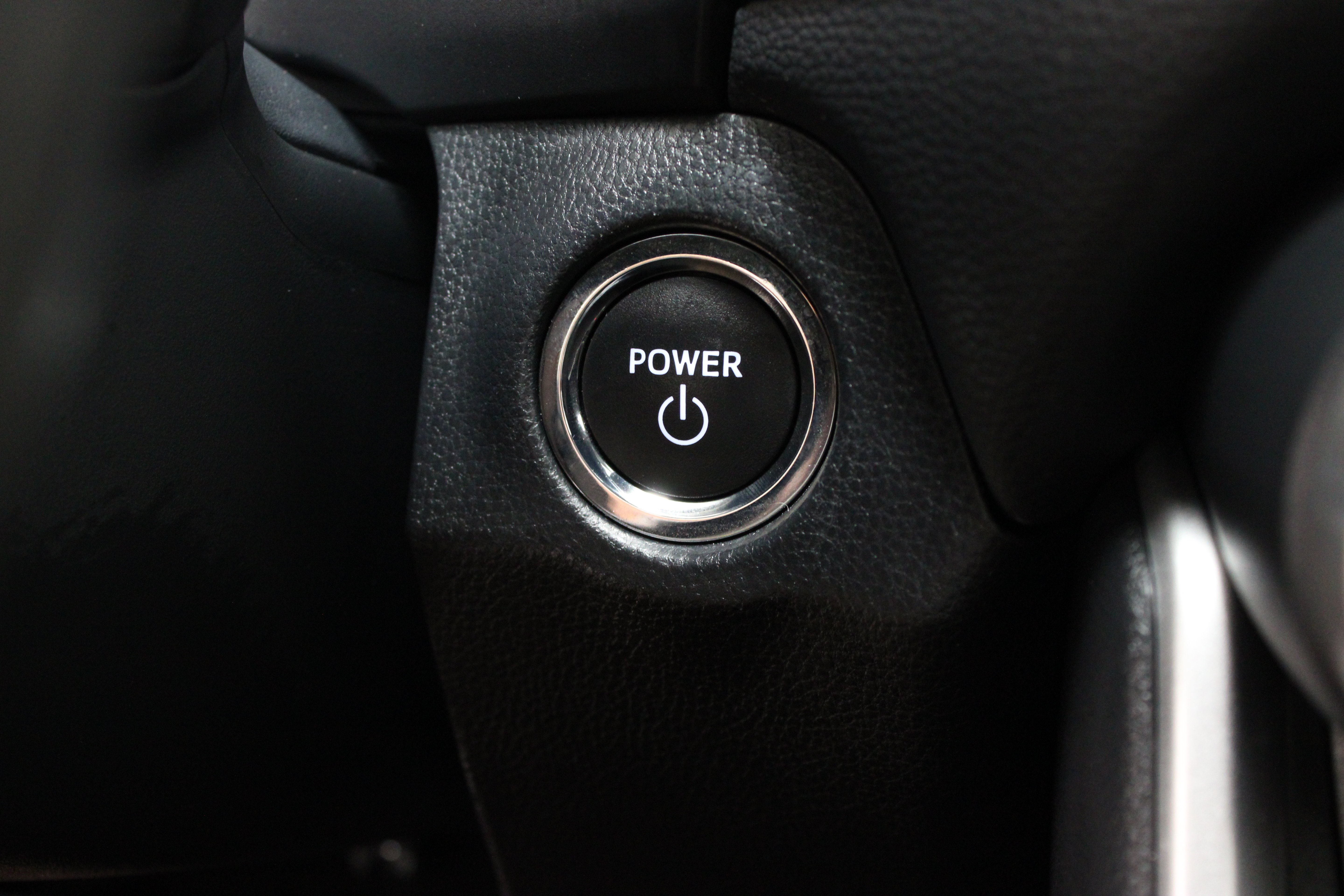 Used 2024 Ice Cap Toyota Hybrid XLE 2.5L image 17