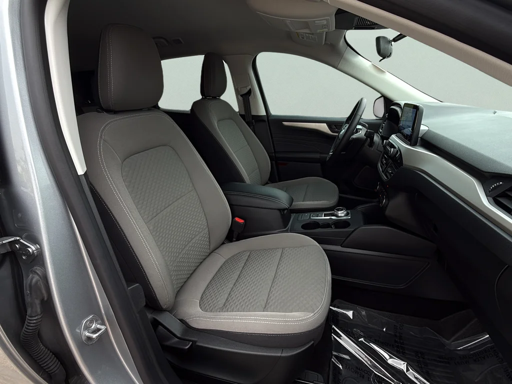Used 2022 Silver Metallic Ford SE image 21