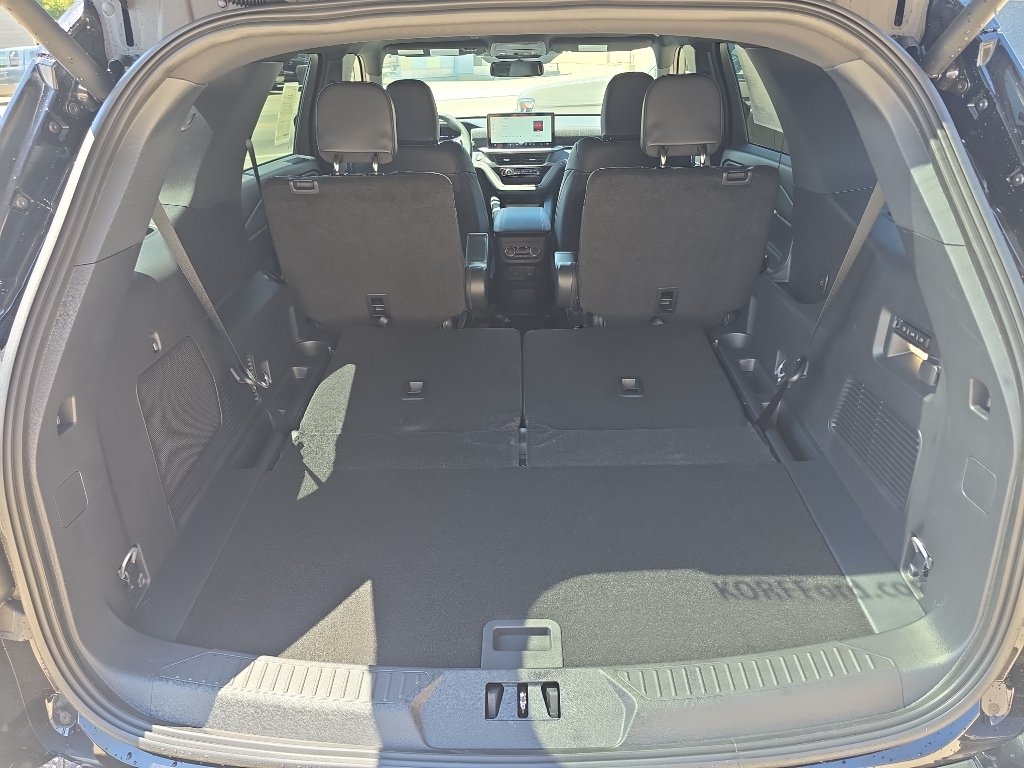 New 2026 Agate Black Metallic Ford Tremor® image 37