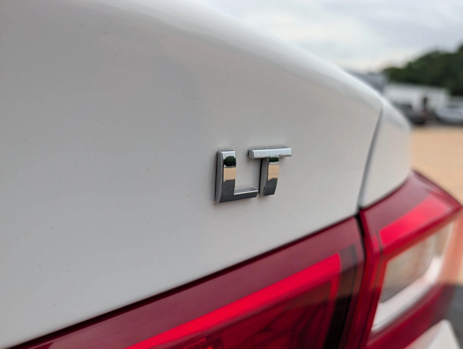 Used 2024 Summit White Chevrolet LT image 33