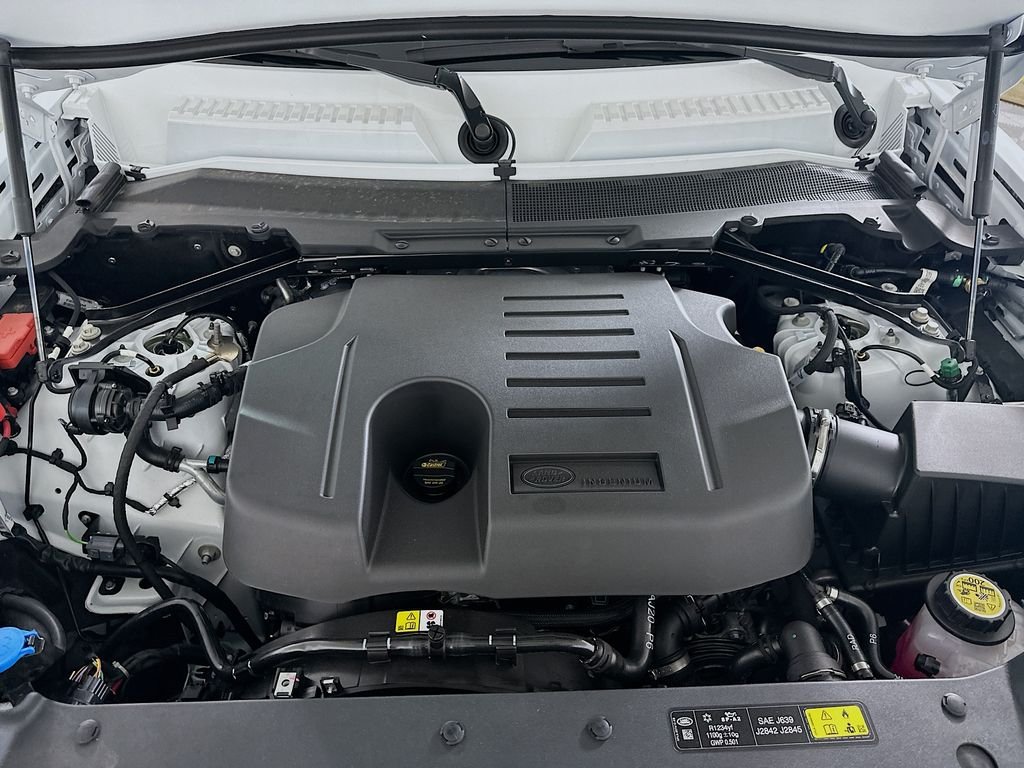 New 2026 Fuji White Land Rover X-Dynamic SE image 30