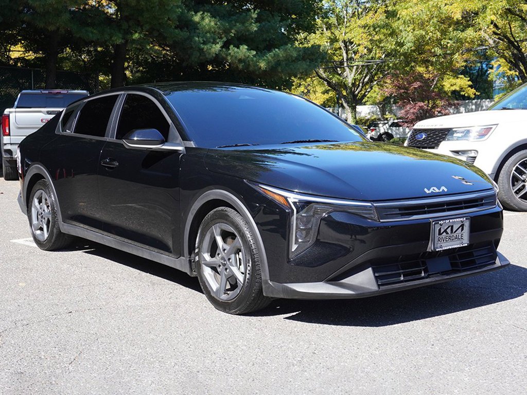 Used 2025 Black Kia LXS image 2