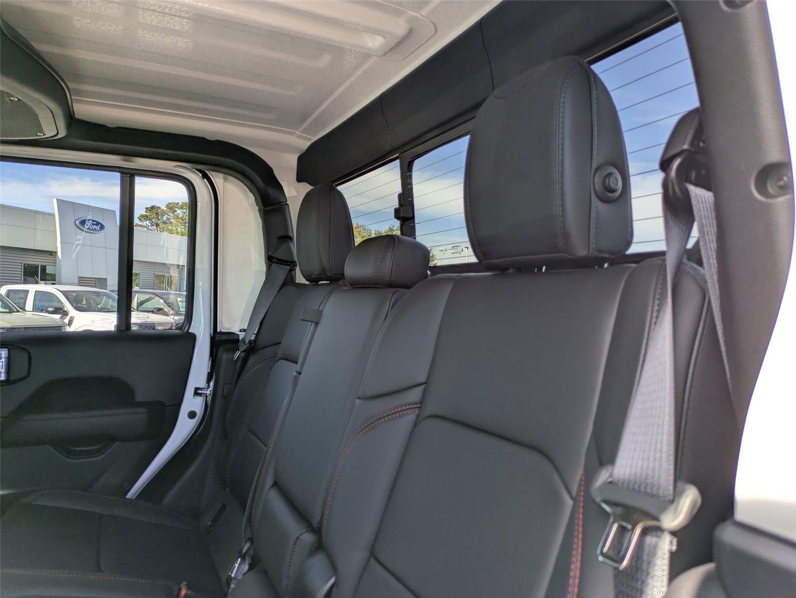 Used 2025 Bright White Clearcoat Jeep Rubicon image 26