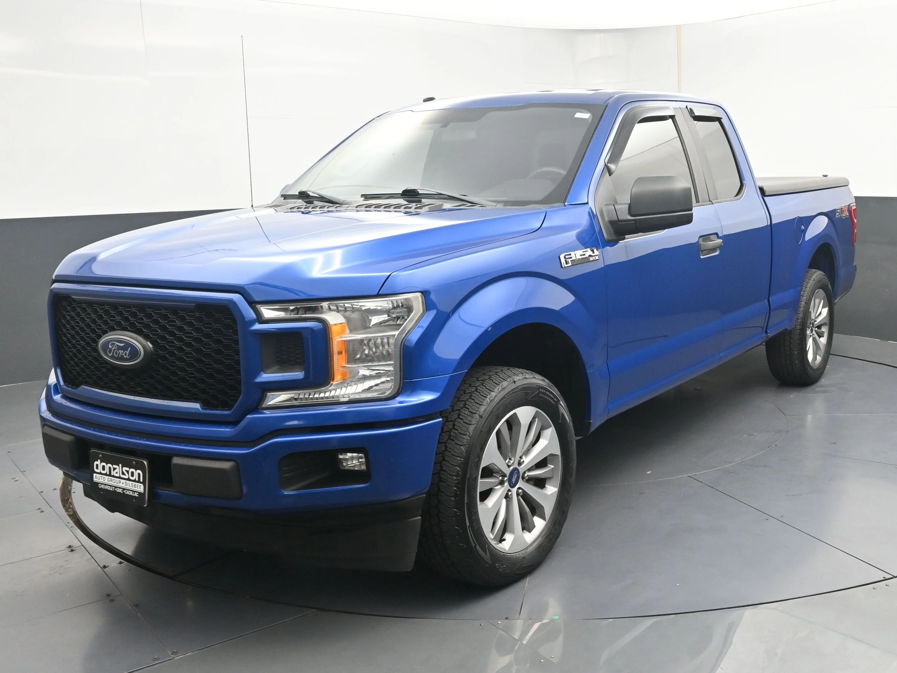 Used 2018 Blue Ford XL image 5