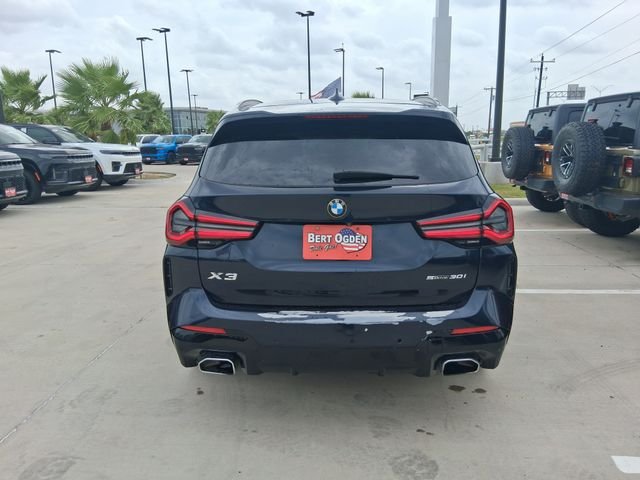 Used 2022 Black BMW sDrive30i image 8