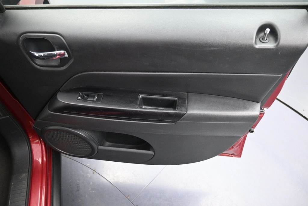 Used 2014 Deep Cherry Red Crystal Pearlcoat Jeep Latitude image 30
