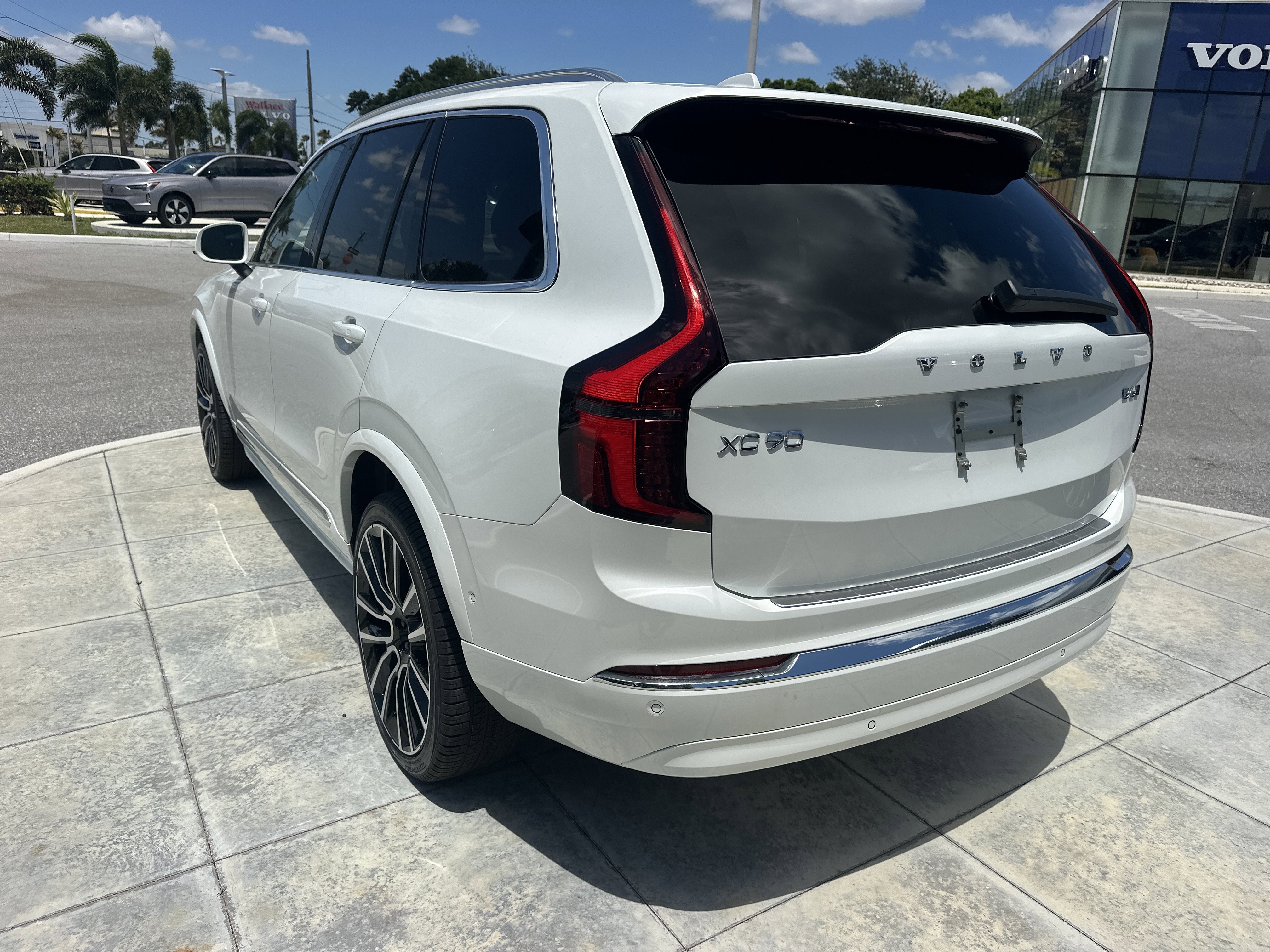 New 2026 Crystal White Volvo Plus image 6