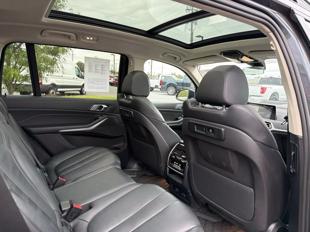 Used 2022 Gray BMW xDrive40i image 13