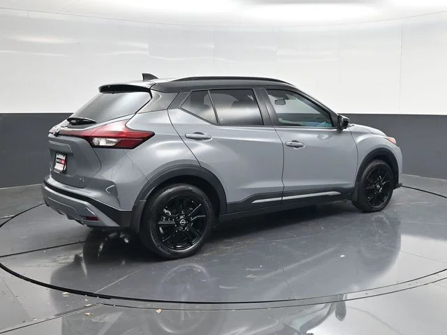 Used 2023 Gray Nissan SR image 3