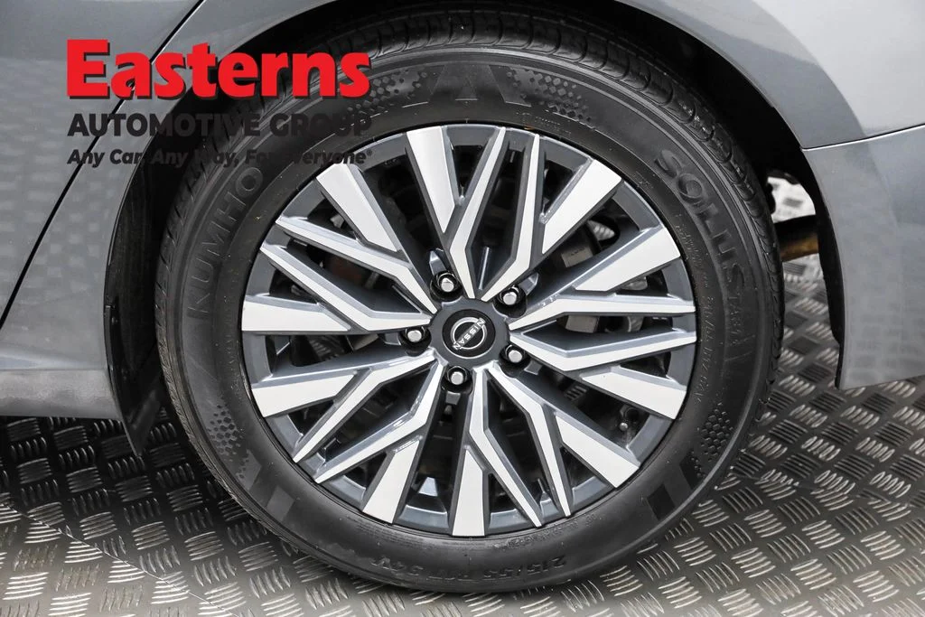 Used 2024 Gray Nissan 2.5 SV image 32