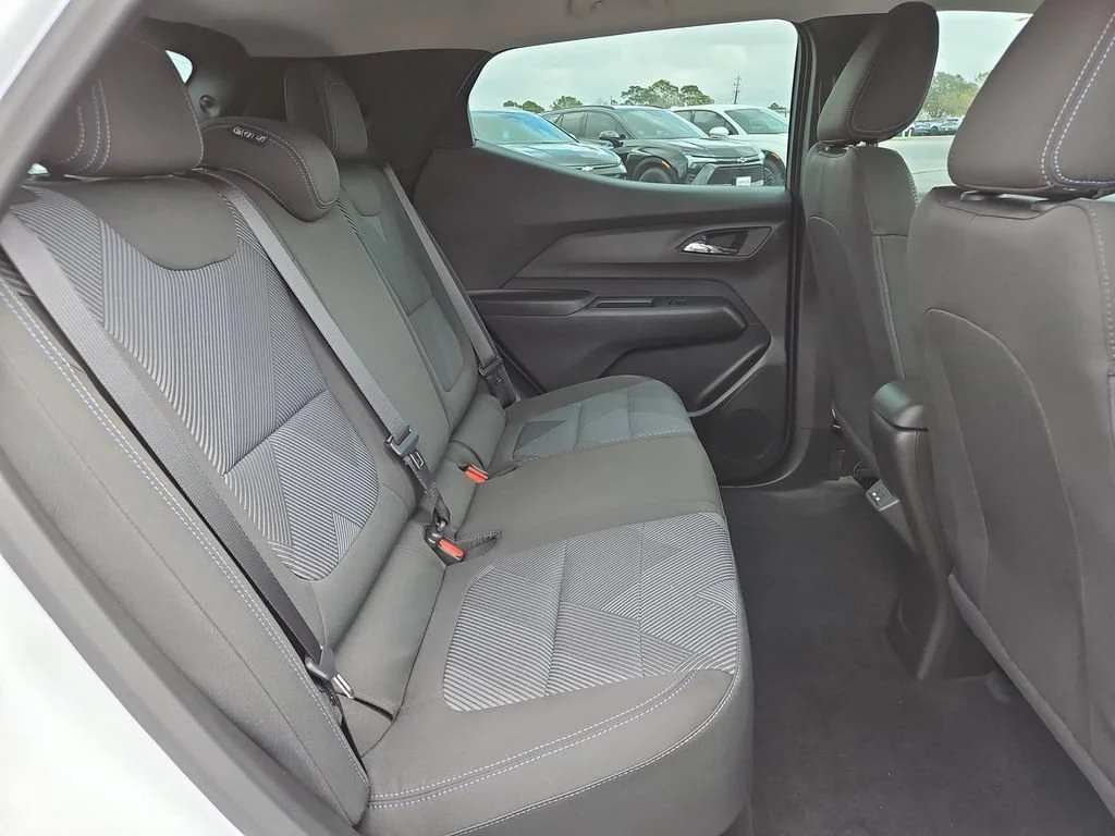 New 2027 Summit White Chevrolet LT image 17