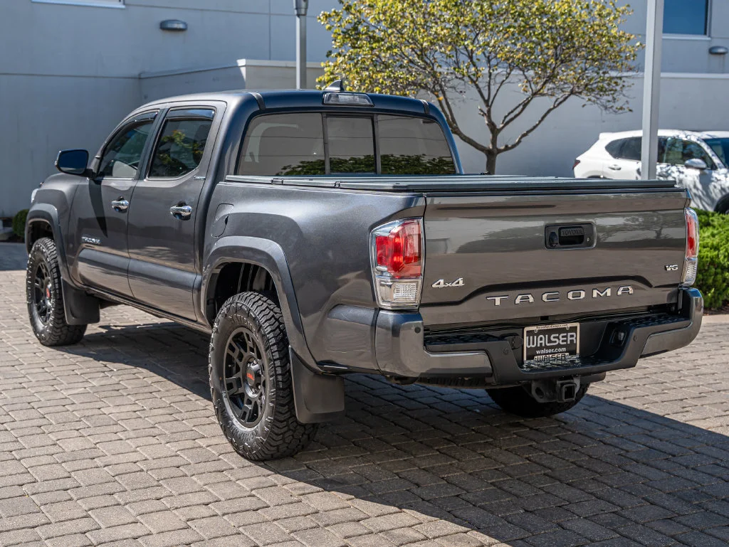 Used 2016 Magnetic Gray Metallic Toyota Limited image 6