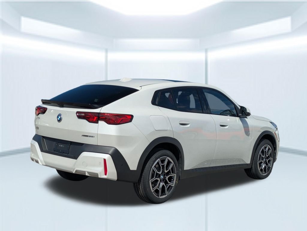 Used 2025 White BMW xDrive28i image 5