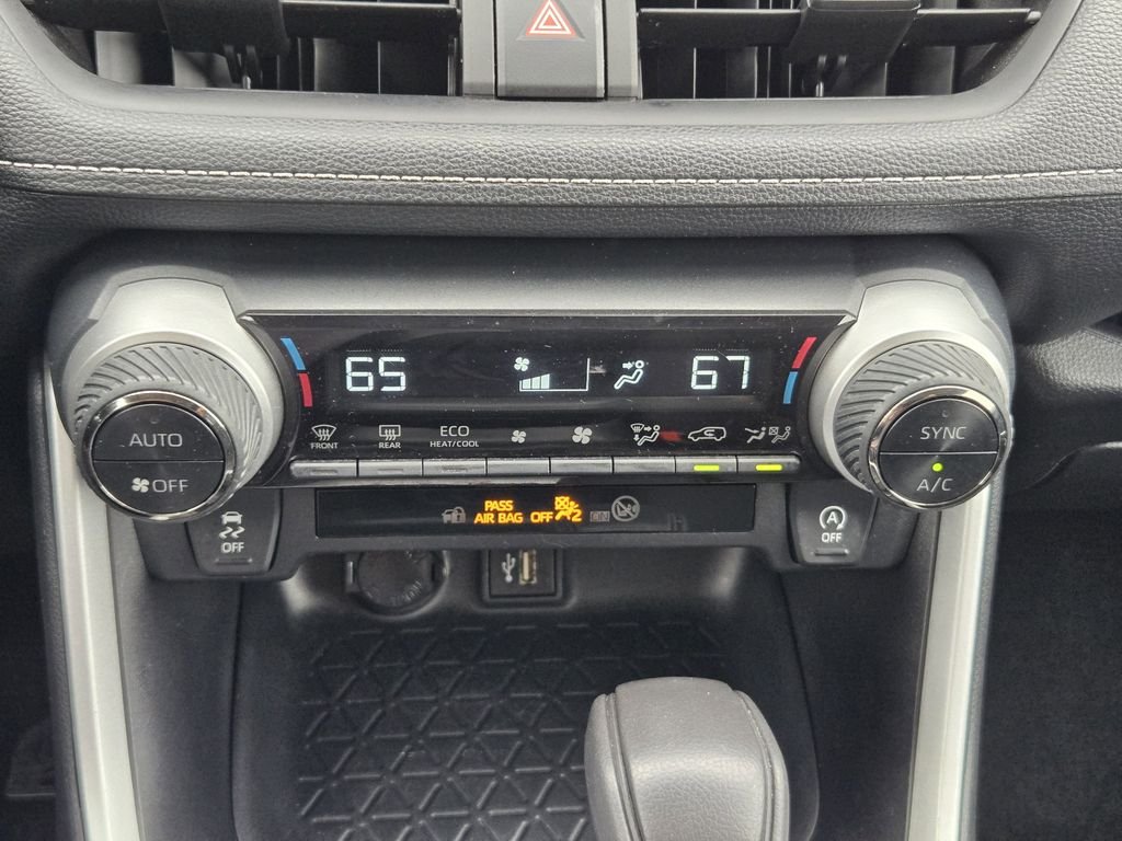 2024 Toyota RAV4 XLE - Photo 13