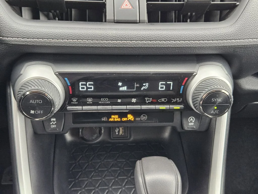 2024 Toyota RAV4 XLE - Photo 13