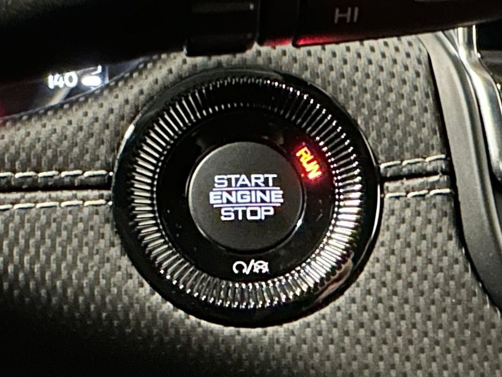 Used 2023  Jeep Altitude image 28
