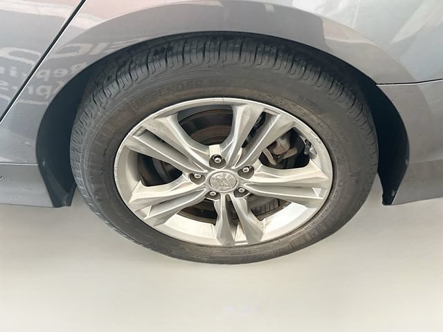 Used 2018 Gray Hyundai Sport+ image 31