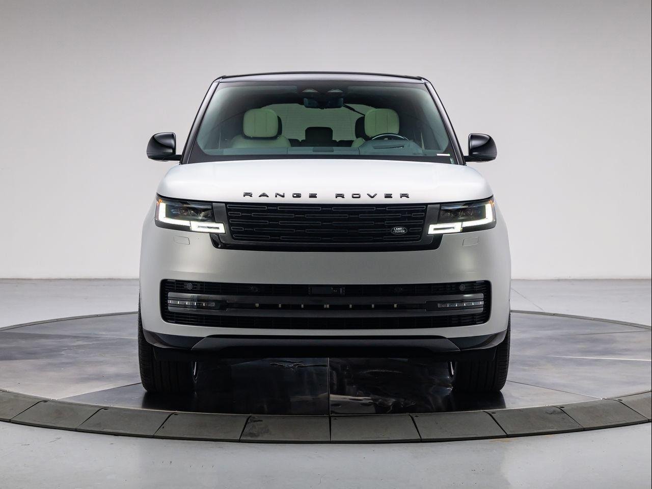 New 2026 Ethereal Frost Satin Land Rover P530 SE image 8