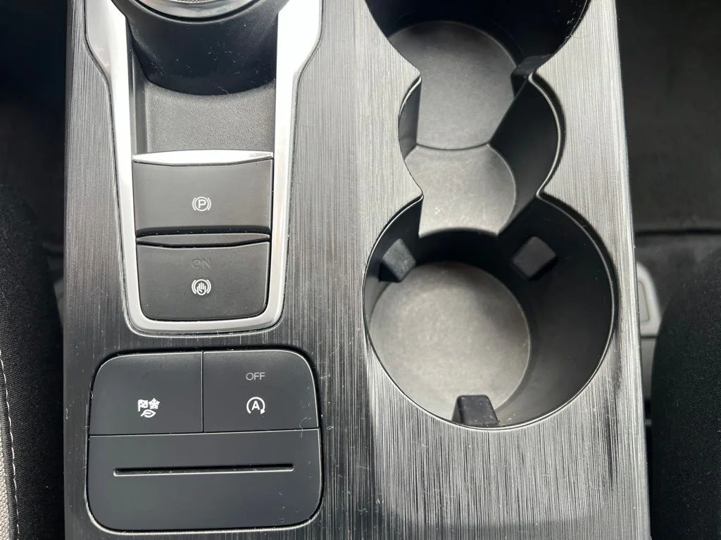 Used 2022 White Ford SE image 23