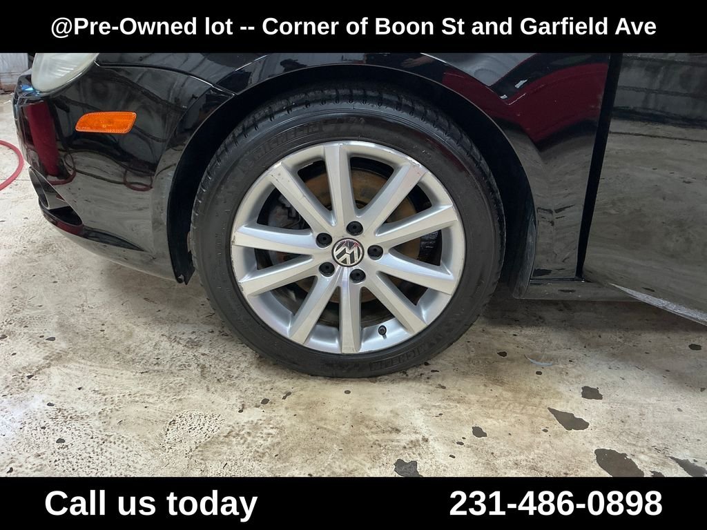 Used 2007  Volkswagen 2.0T image 10