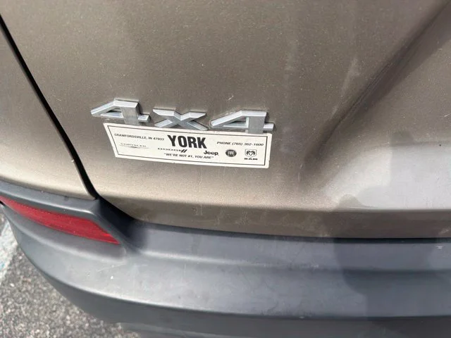 Used 2019 Beige Jeep Latitude image 6
