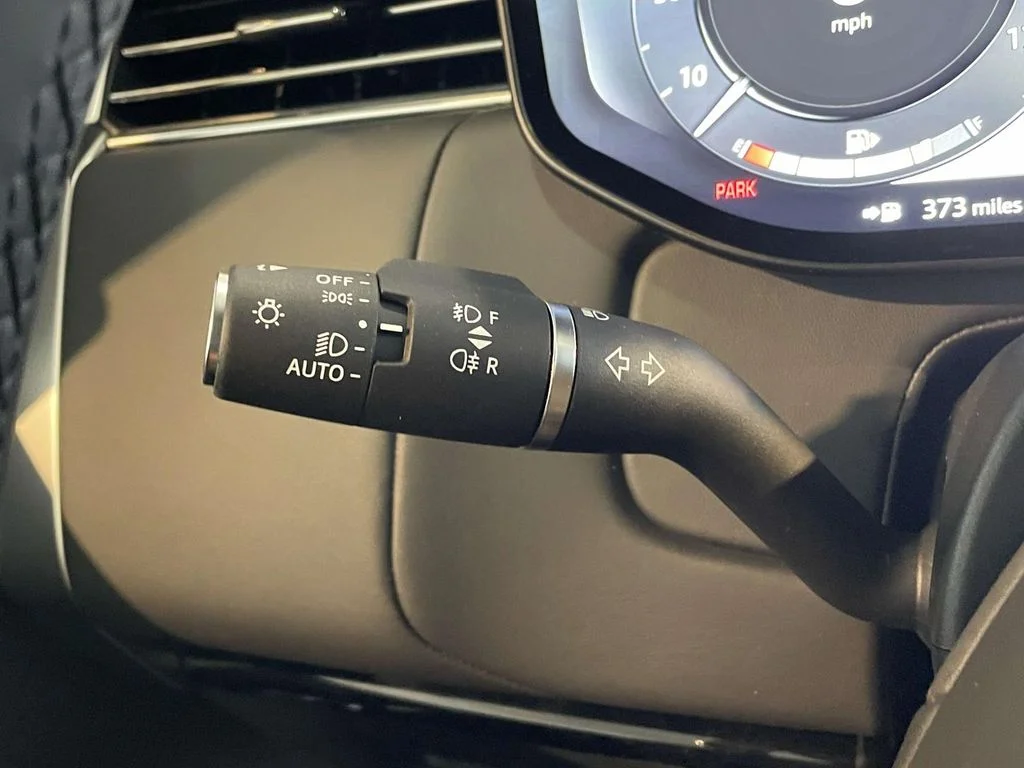 New 2026 Santorini Black Land Rover SE image 38