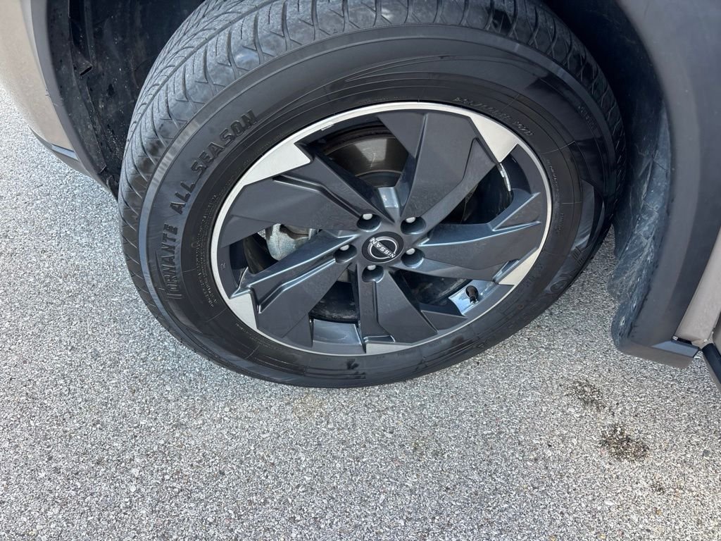 Certified Used 2025 Beige/tan Nissan SV image 39