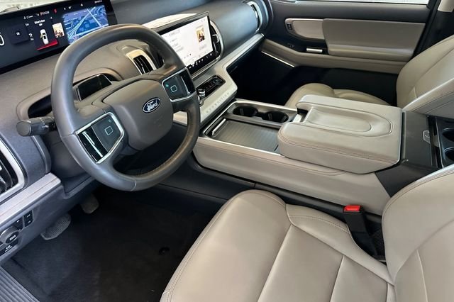 Used 2025 Gray Ford Active image 9