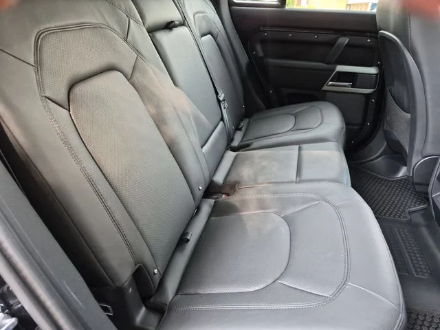 Used 2024  Land Rover SE image 33