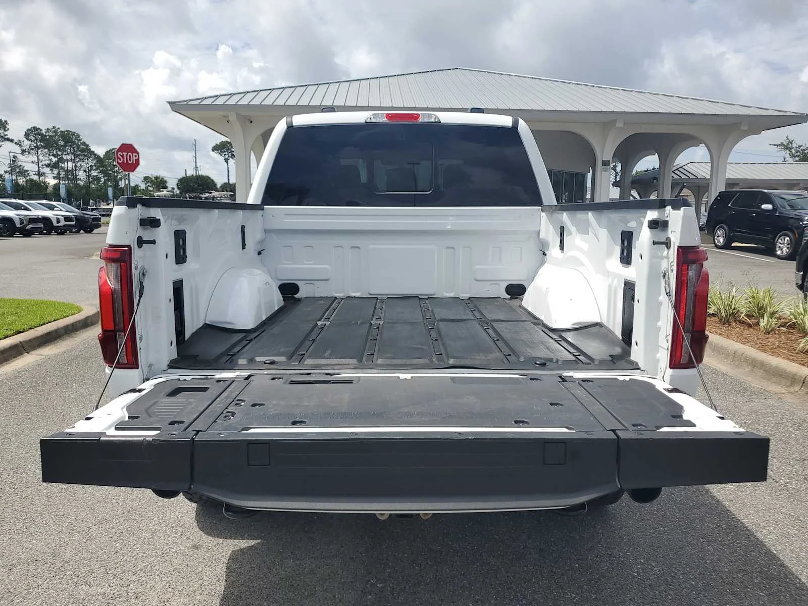 Used 2025 Space White Metallic Whi Ford Tremor image 5