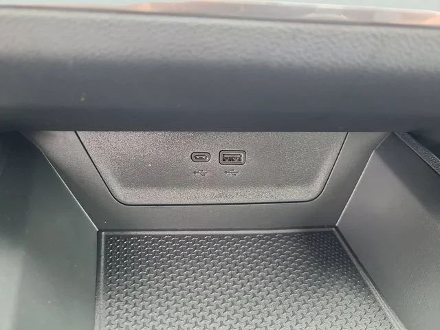 New 2027 Summit White Chevrolet LT image 32