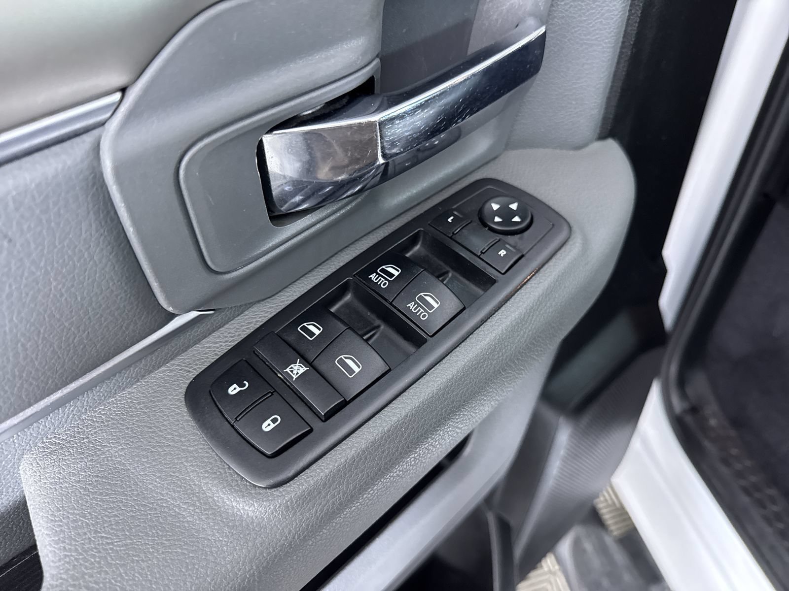 Used 2019 Bright White Clearcoat Ram SLT image 14